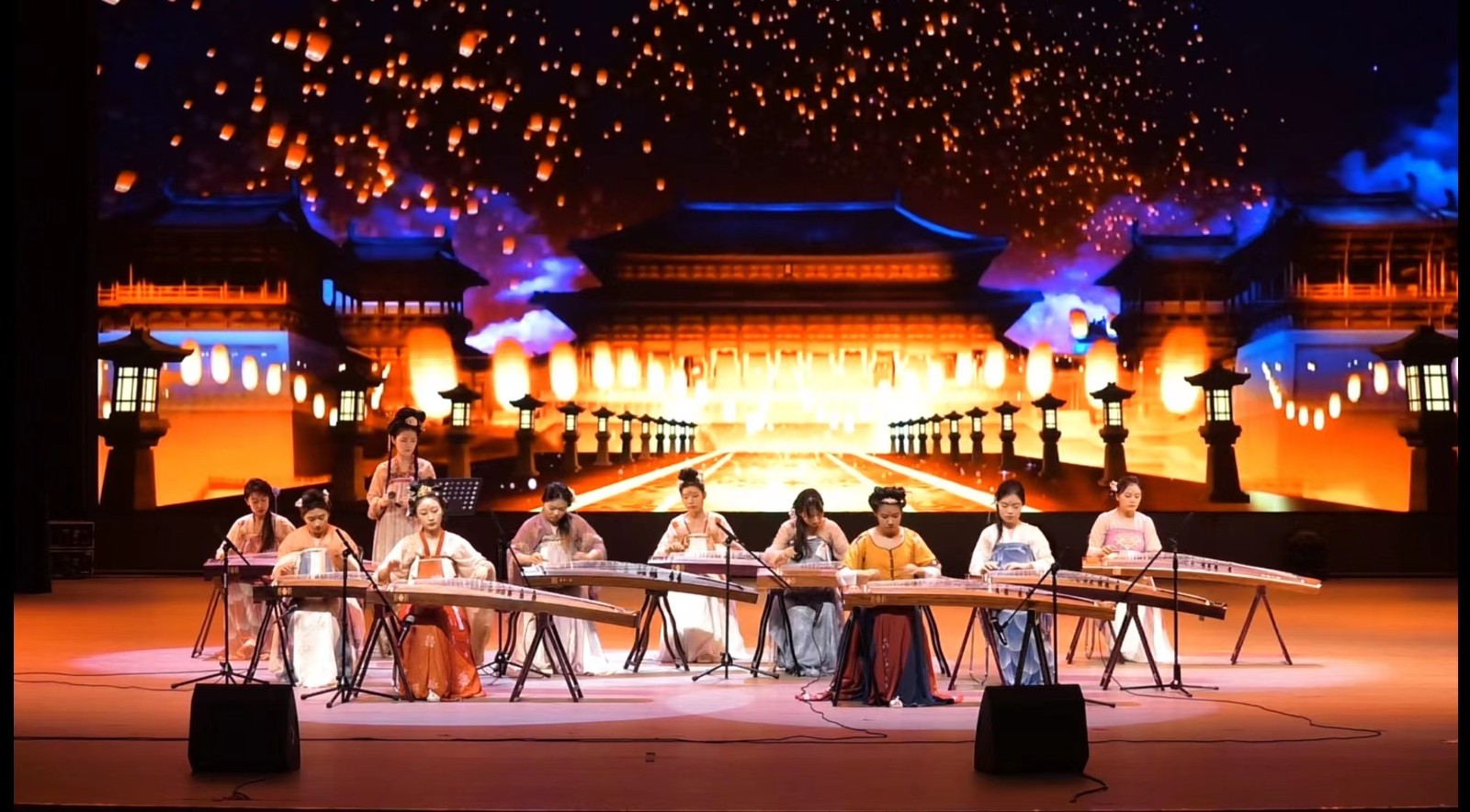 图8. 碟马倾杯舞千秋.jpg